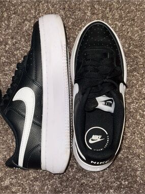 Women’s Nike sneakers